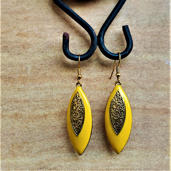 Traditional Golden base Earring Yellow Jewelry Ear Rings Earrings Agtukart