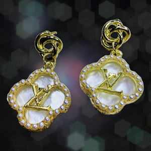 LV Golden Danglers Jewelry Ear Rings Earrings Agtukart