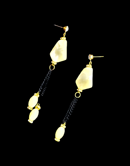Shaded chain dangle earrings Cream Jewelry Ear Rings Earrings Agtukart
